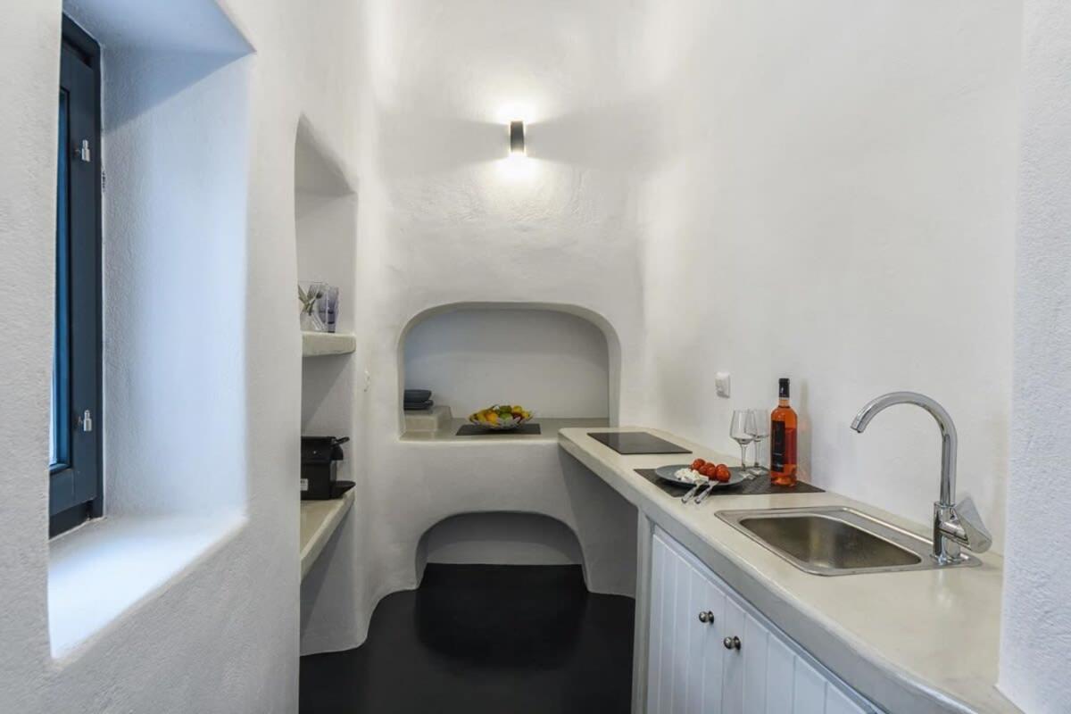 산토리니 Santorini Traditional Apt With Private Hot Tub 아파트 외부 사진